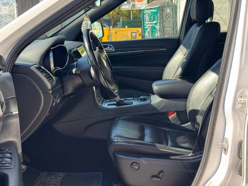 Jeep Grand Cherokee 2020 - 16
