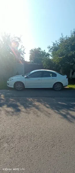 Renault Laguna 2013 - 3