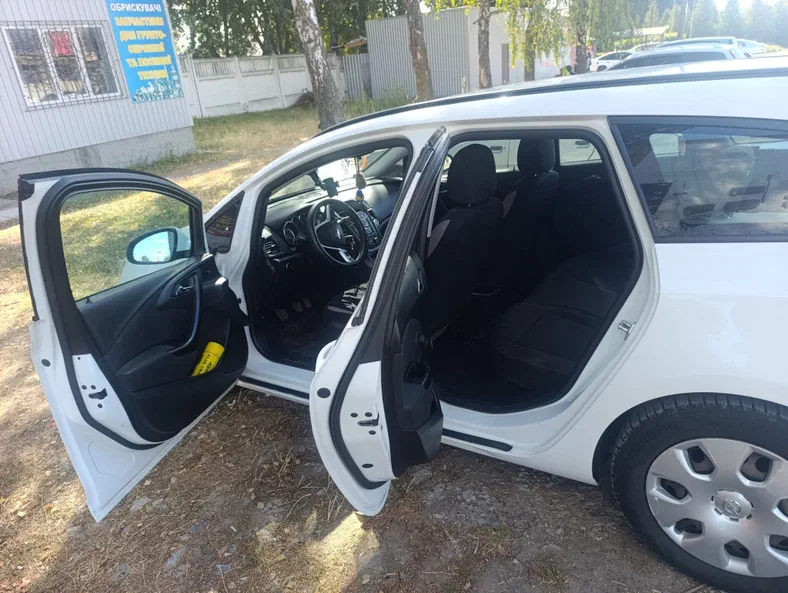Opel Astra 2012 - 1