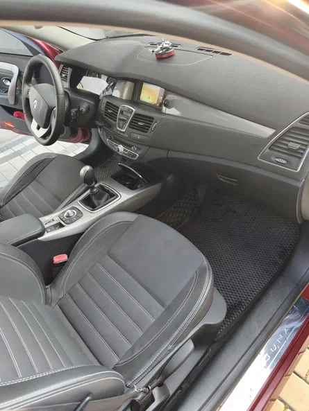 Renault Laguna 2011 - 10
