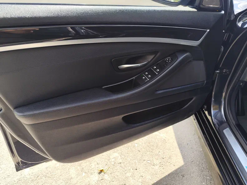 BMW 5 серія 2011 - 19