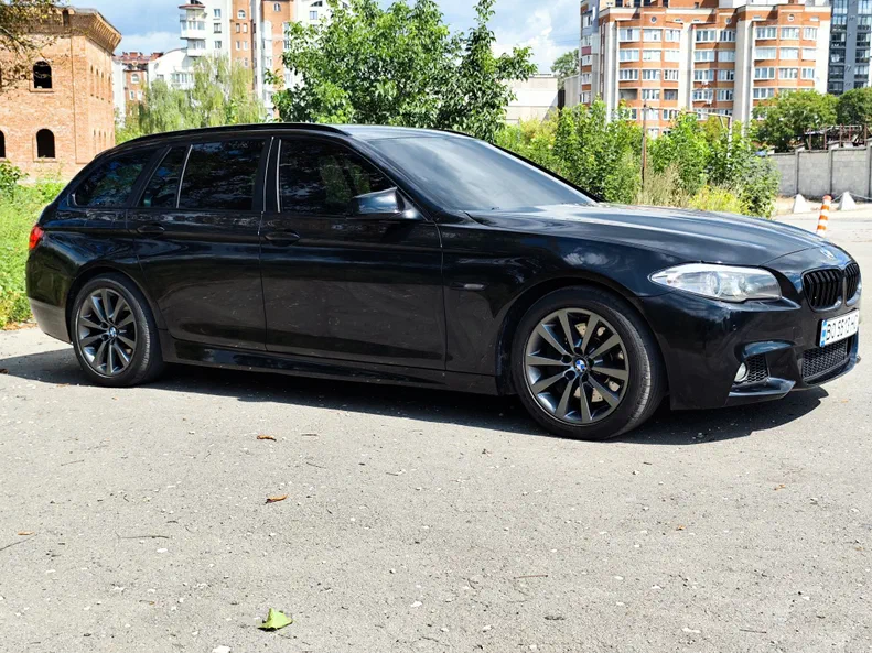 BMW 5 серія 2011 - 7
