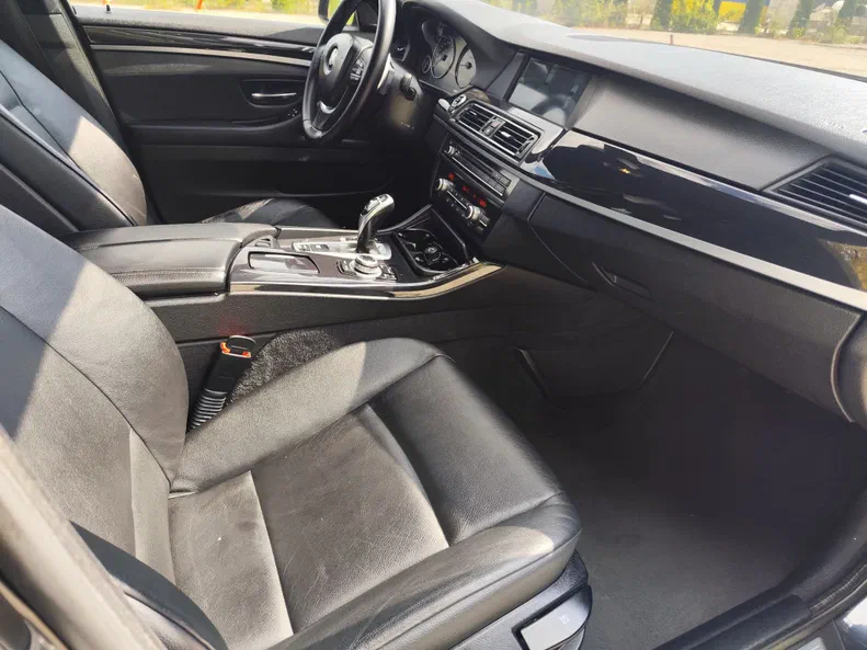 BMW 5 серія 2011 - 15