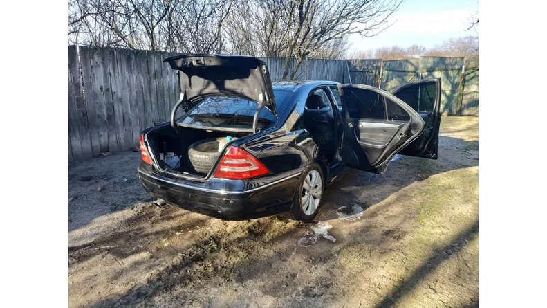 Mercedes-Benz C-Клас 2005 - 15