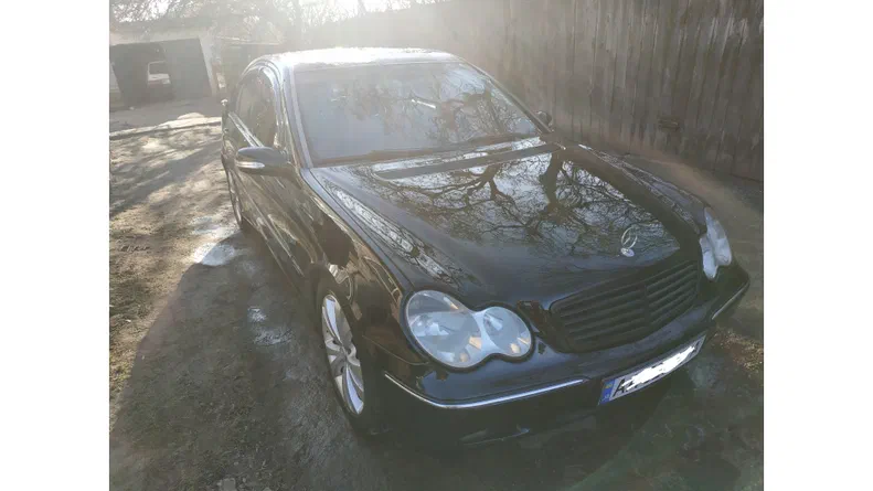 Mercedes-Benz C-Клас 2005 - 25