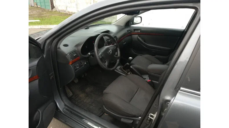 Toyota Avensis 2005 - 9