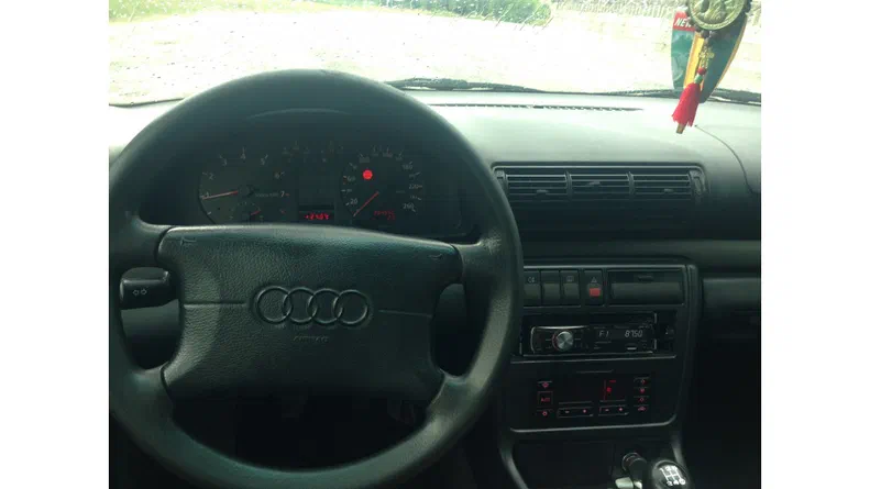 Audi A4 1997 - 5