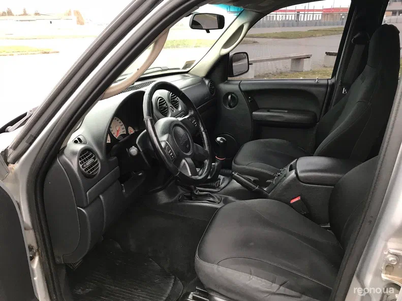 Jeep Cherokee 2003 - 3