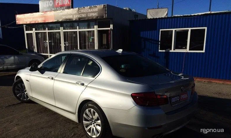 BMW 5 серія 2015 - 23