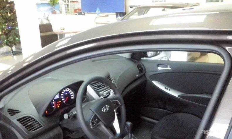 Hyundai Accent 2015 - 5