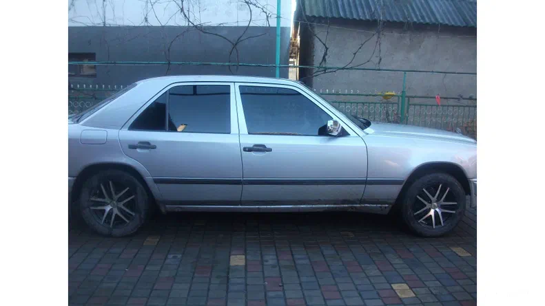 Mercedes-Benz E-Клас 1985 - 0