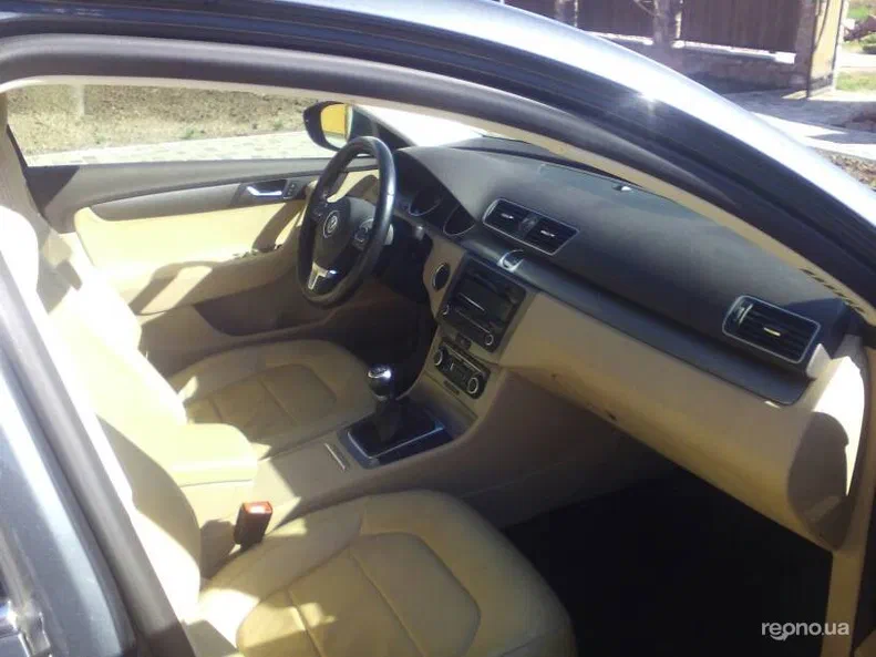 Volkswagen Passat 2011 - 12