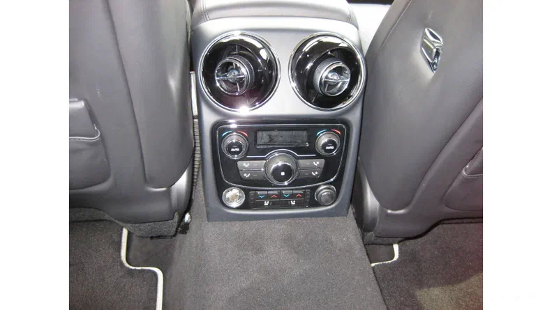 Jaguar XJ 2011 - 10