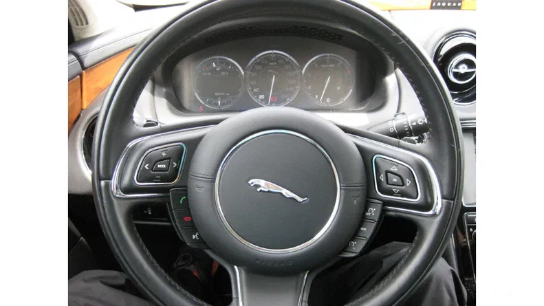 Jaguar XJ 2011 - 16