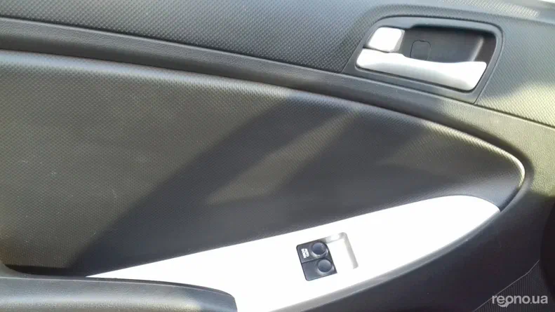 Hyundai Accent 2012 - 8