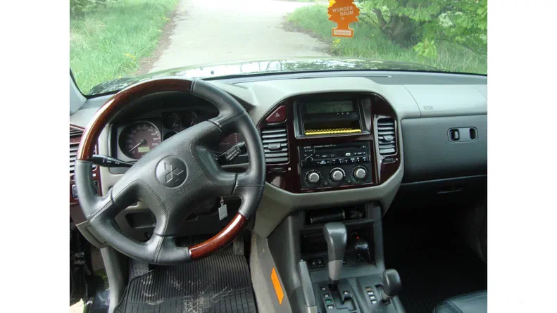 Mitsubishi Pajero 2002