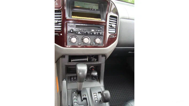 Mitsubishi Pajero 2002 - 10