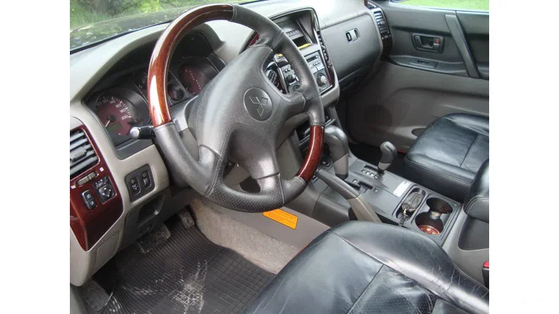 Mitsubishi Pajero 2002