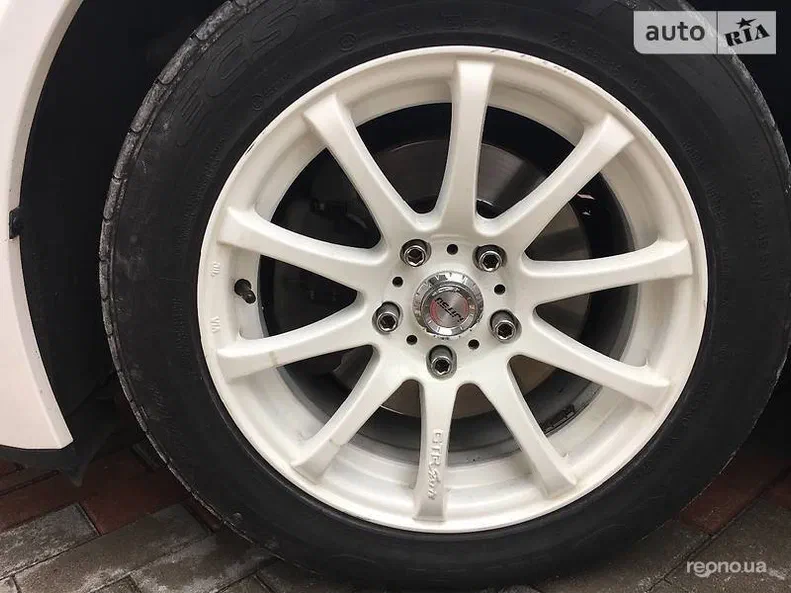 Toyota Avensis 2011 - 10