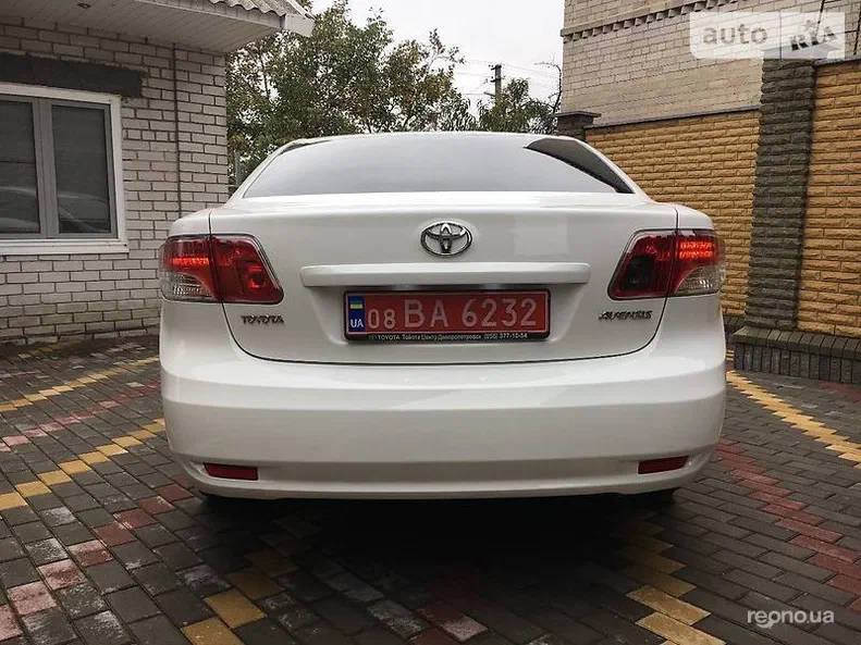 Toyota Avensis 2011