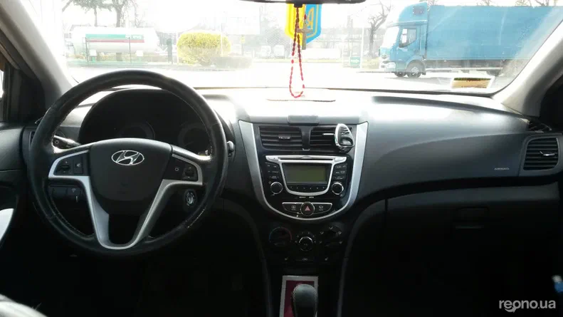 Hyundai Accent 2011 - 10