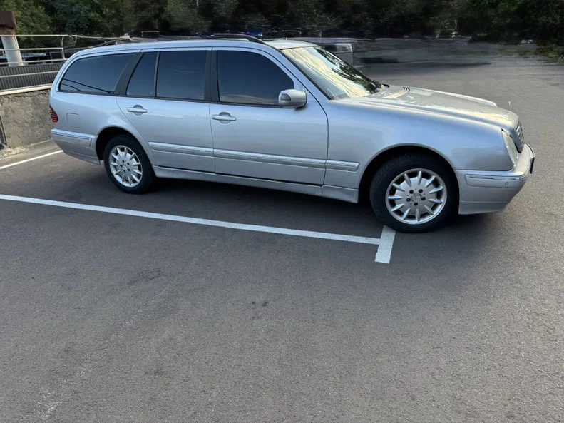 Mercedes-Benz E-Клас 2002 - 10