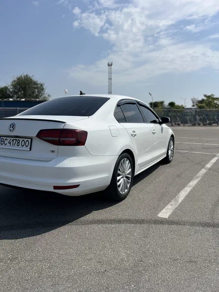 Volkswagen Jetta 2015 - 5