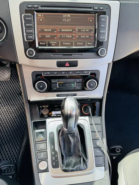 Volkswagen Passat 2011 - 11