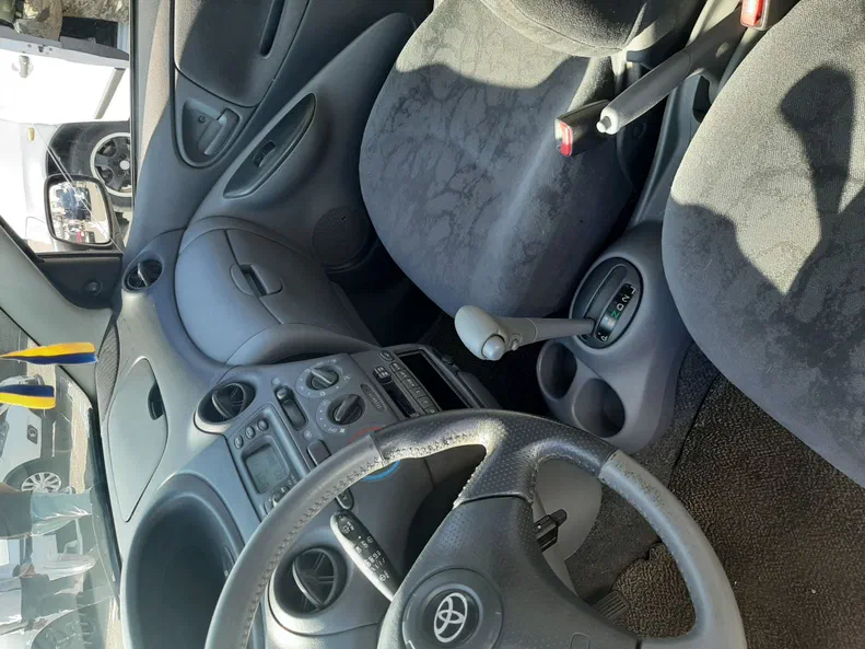 Toyota Yaris 2001 - 5