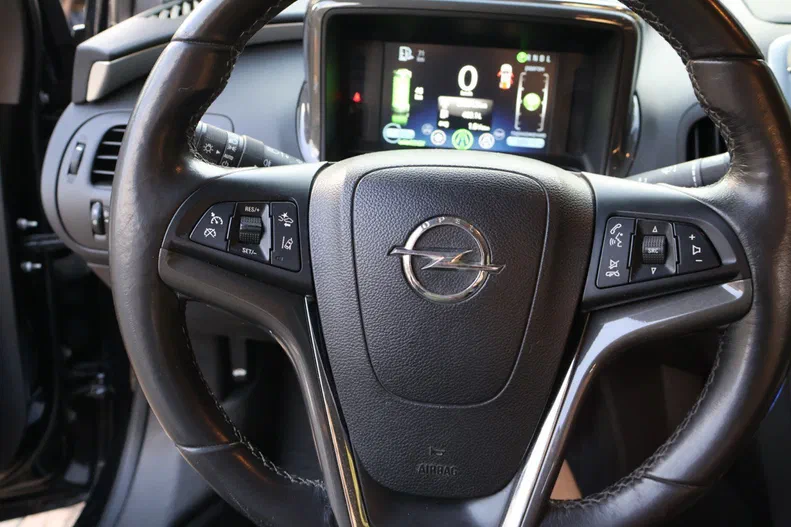 Opel Ampera 2012 - 12