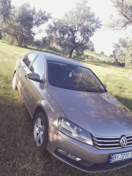 Volkswagen Passat 2011 - 8