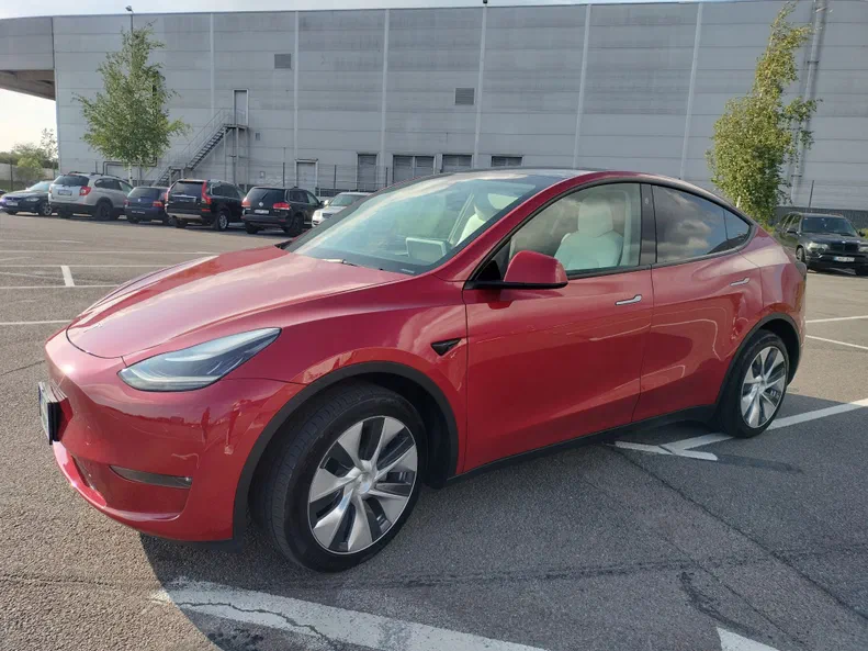 Tesla Model Y 2023 - 5