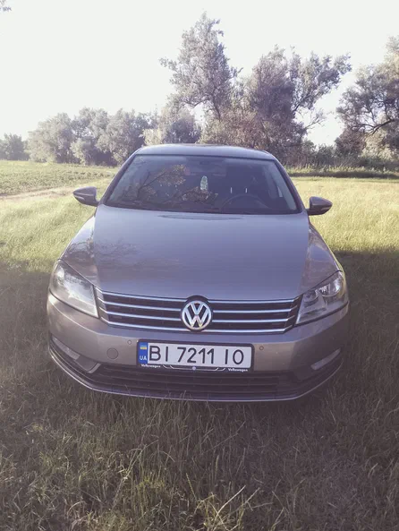 Volkswagen Passat 2011 - 5