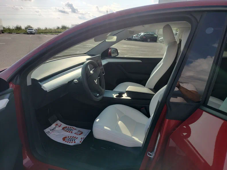 Tesla Model Y 2023 - 13