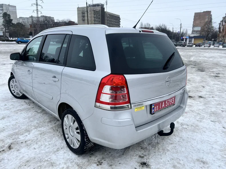 Opel Zafira 2012 - 11