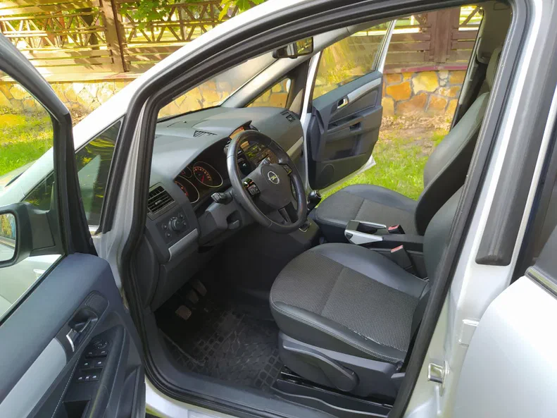 Opel Zafira 2008 - 9