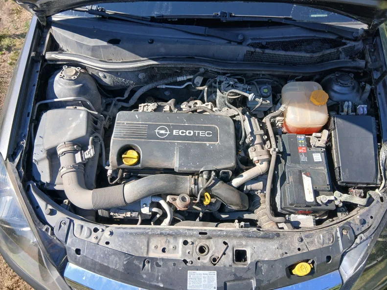 Opel Astra 2010 - 13