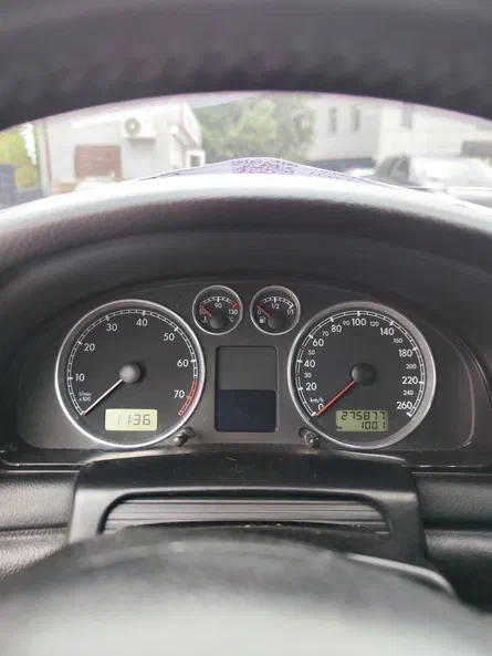 Volkswagen Passat 2003 - 9