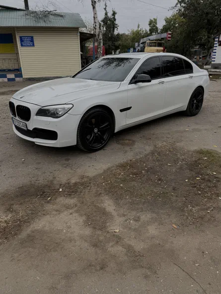 BMW 7 серии 2013
