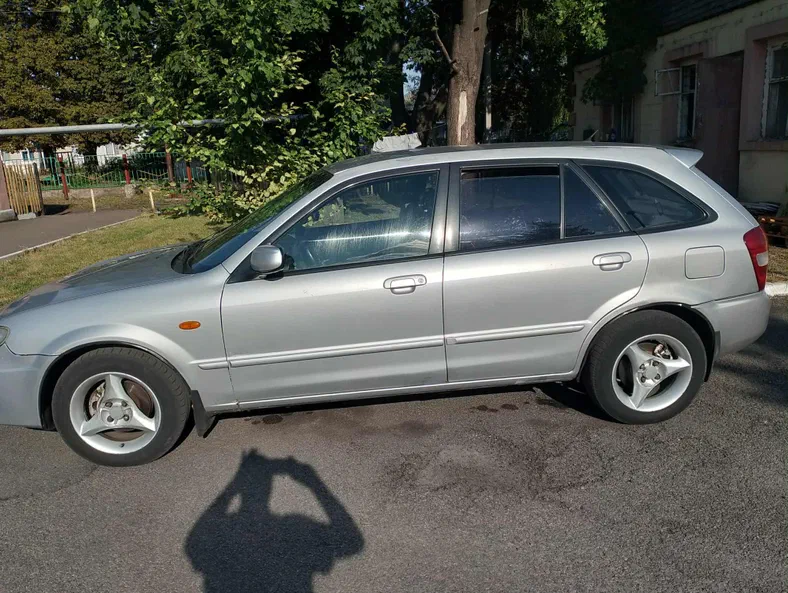 Mazda 323 2001