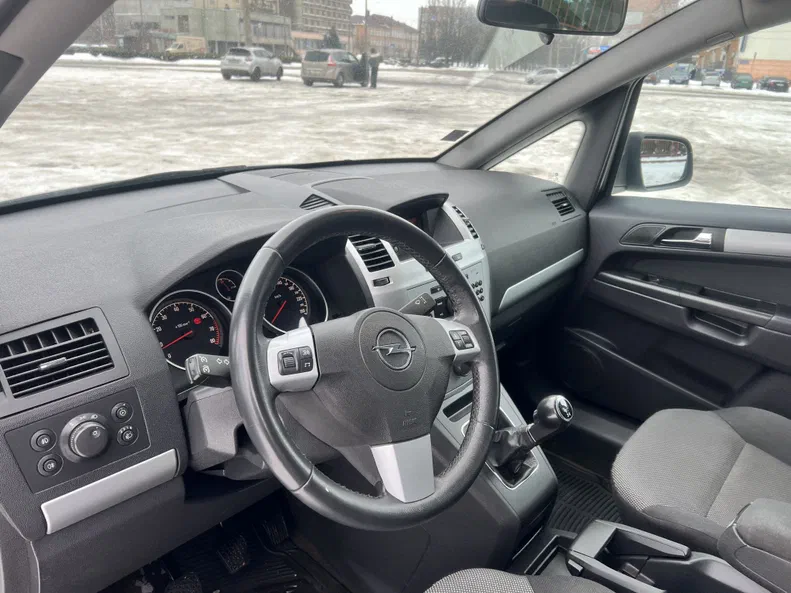 Opel Zafira 2012 - 12