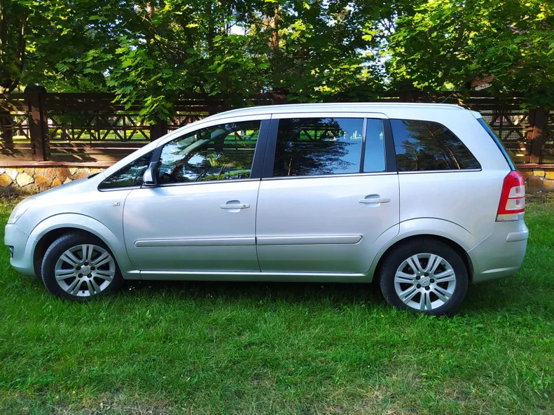 Opel Zafira 2008 - 13