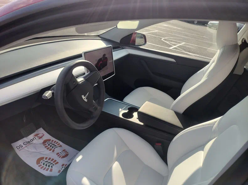 Tesla Model Y 2023 - 11