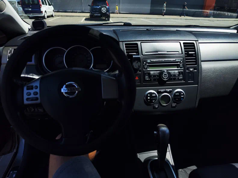 Nissan Tiida 2008 - 9