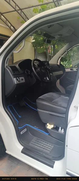 Volkswagen Multivan 2011 - 13