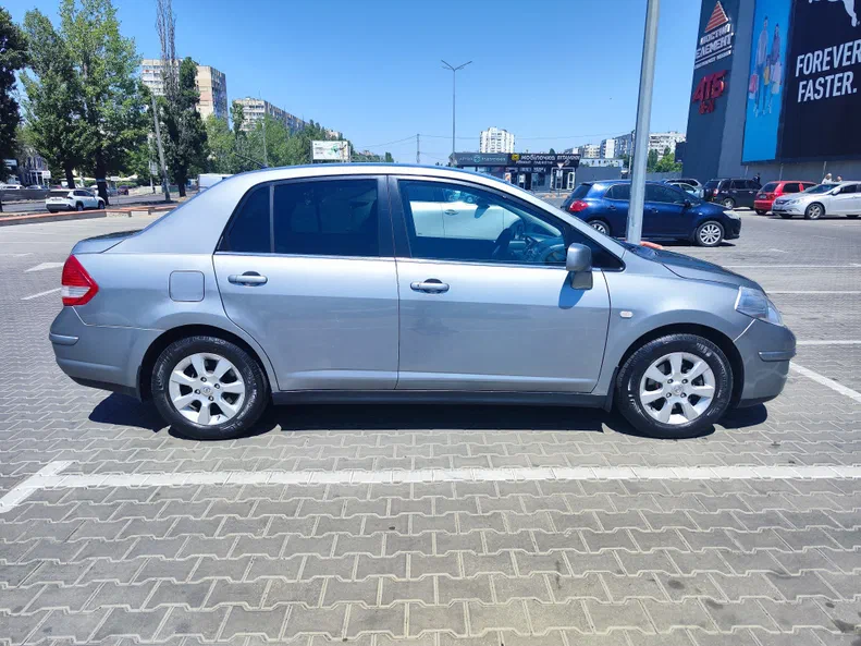 Nissan Tiida 2008