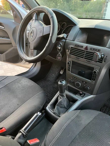 Opel Astra 2006 - 12