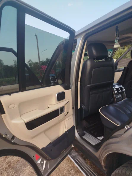 Land Rover Range Rover 2011 - 10