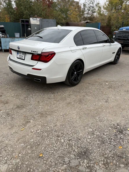 BMW 7 серии 2013