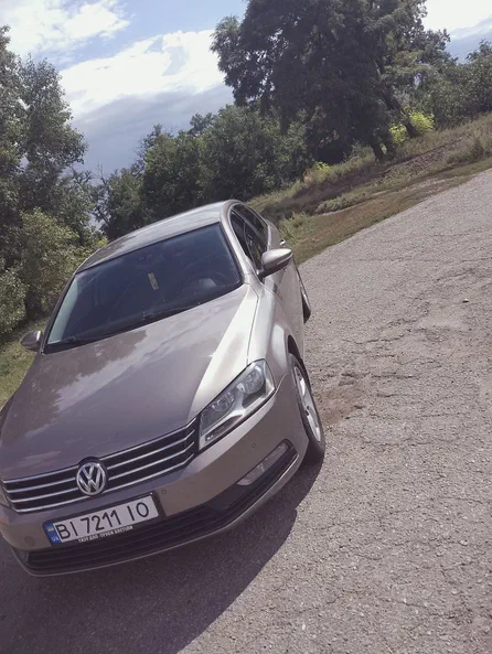 Volkswagen Passat 2011 - 9